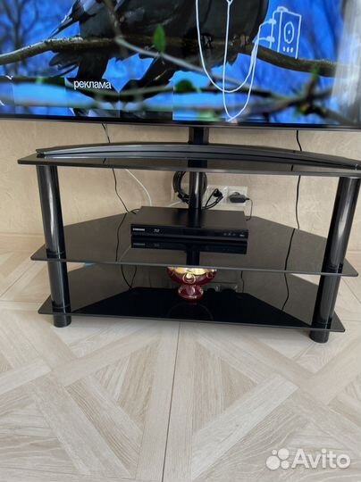 Стеклянная тумба под тв