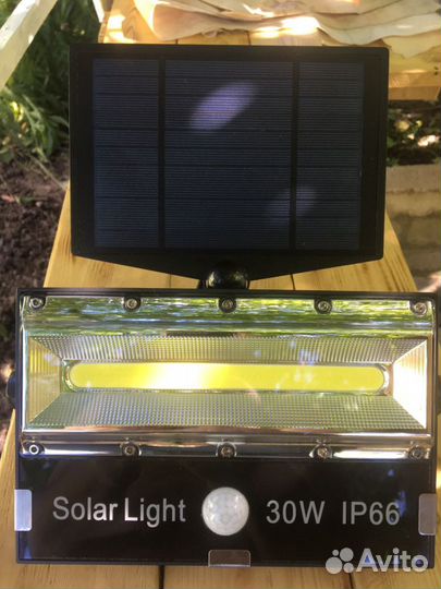 Новинка Прожектор на солнечной батарее