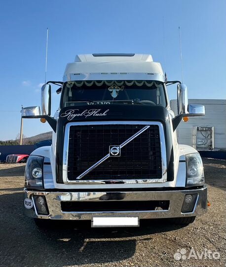 Бампер хром сплошной с кронштейнами Volvo VNL