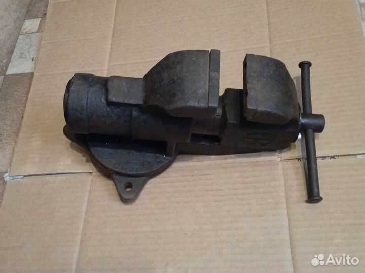 Тиски слесарные