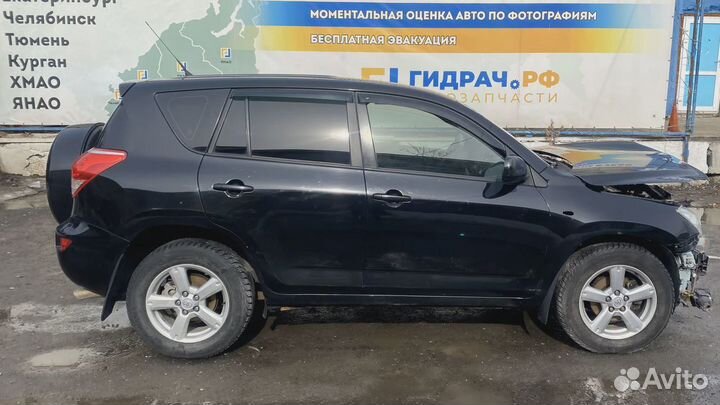 Кулак поворотный передний левый Toyota RAV4 (XA30)