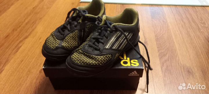 Детские футбольные бутсы