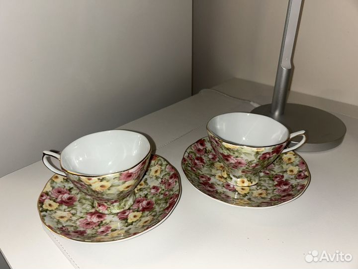 Набор чашек с блюдцами