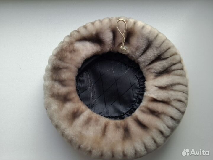 Берет женский мутоновый