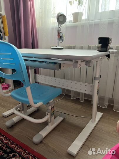 Продам растущую парту и стул