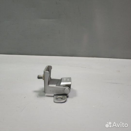 Петля крышки багажника Renault Sandero 2 K7M812