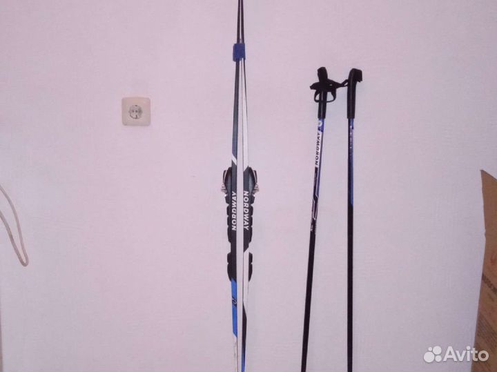 Лыжи беговые, палки и ботинки