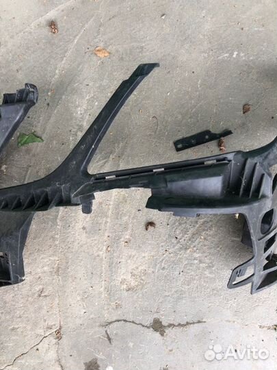 Кронштейн бампера передний левый Mercedes-Benz