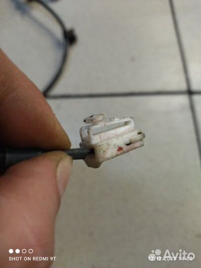 Датчик abs задний левый Kia Rio 3