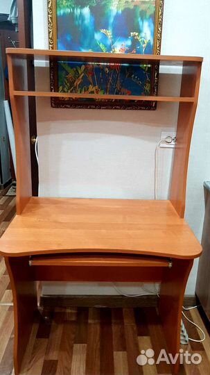 Компьютерный стол(Можно сказать почти Новый )