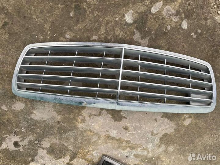 Решётка с Мерседес benz