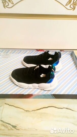 Кроссовки для девочки 28