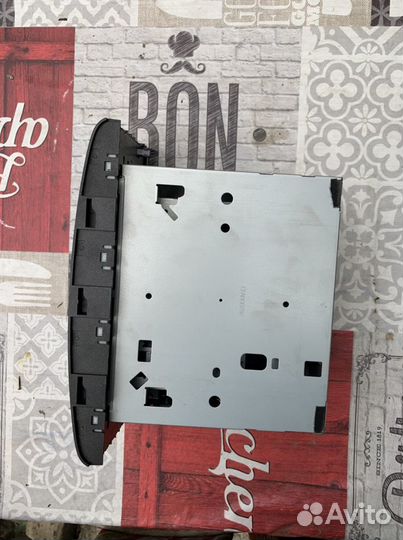 Магнитофон Toyota Avensis 2