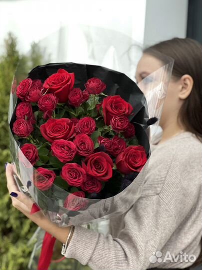 Букет из красных роз «Роковая красотка»