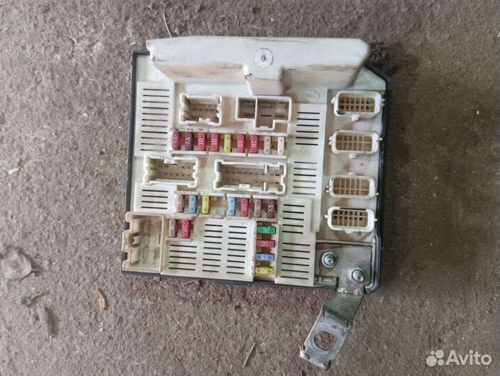 Блок предохранителей Рено Меган 2