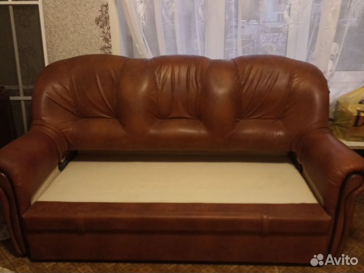 Кожаный диван