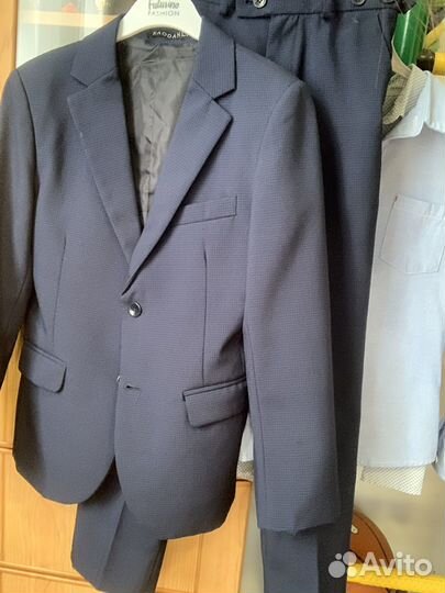 Школьный костюм и рубашка на мальчика