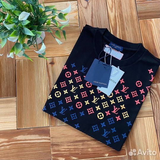 Louis vuitton футболка черная