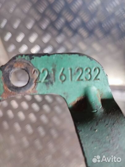 Кронштейн трубки компрессора Volvo 22161232