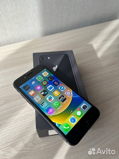 iPhone 8, 64 ГБ