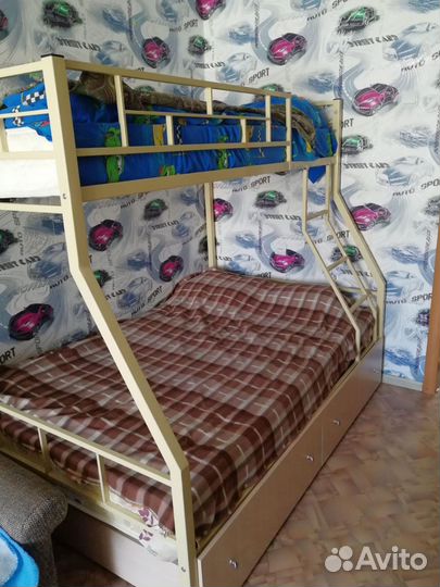 Двухъярусная кровать металлическая бу