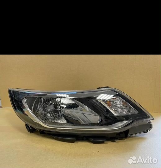 Правая передняя фара на Kia Rio 3 2014