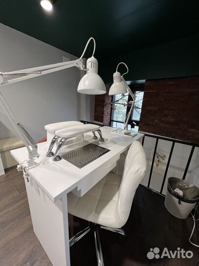 Стол маникюрный