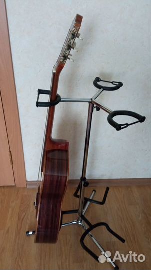 Стойка гитарная металлическая для 3х гитар