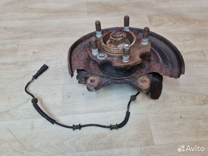 Кулак передний правый Ssangyong Kyron 1 DJ D20DT