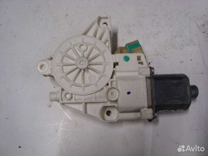 Моторчик заднего левого стеклоподъемника W164 M642