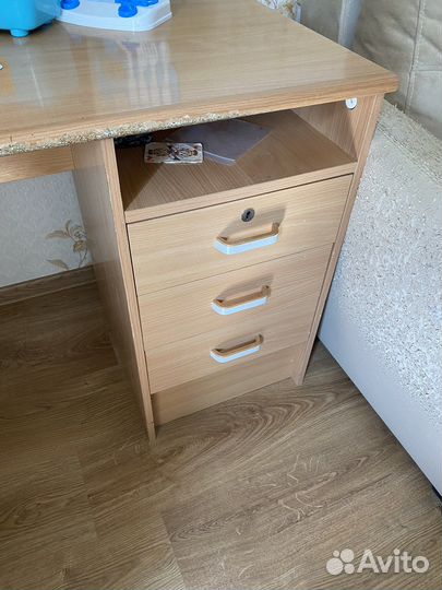 Компьютерный стол угловой