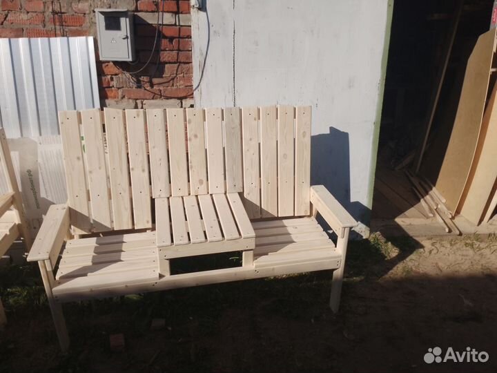 Скамейка со столиком