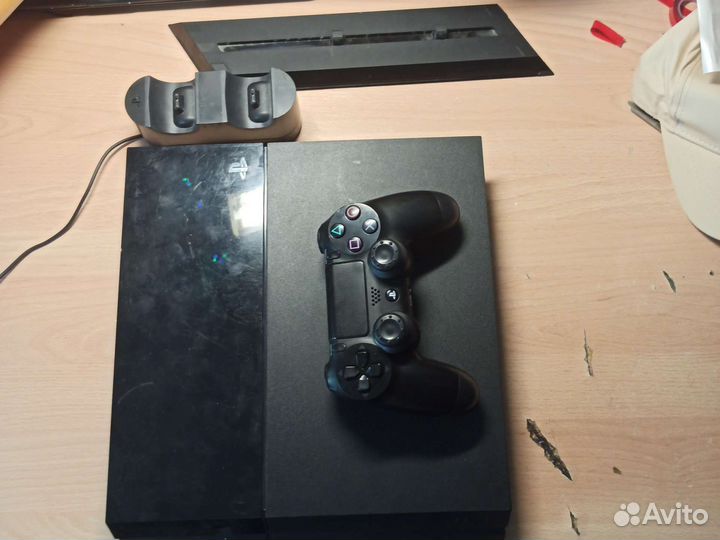 Sony PS4 с 2 геймпадами