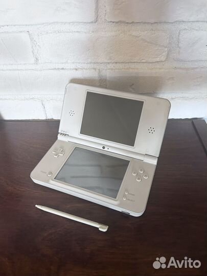 Nintendo DSi XL прошитая 32Gb