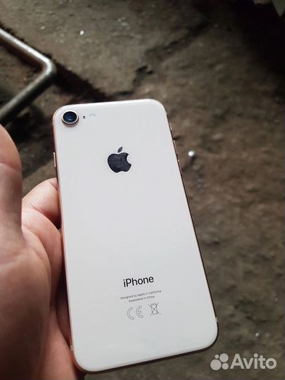 Телефон iPhone 8