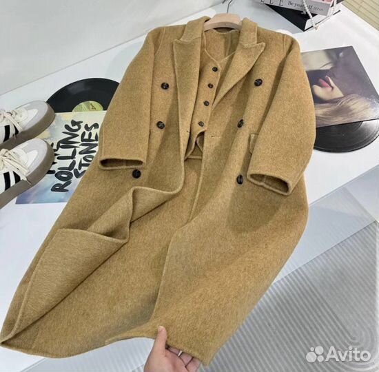 Пальто из шерсти с жилетом