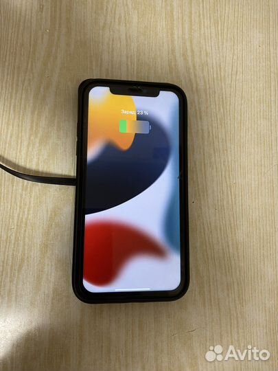 Беспроводная зарядка в автомобиль