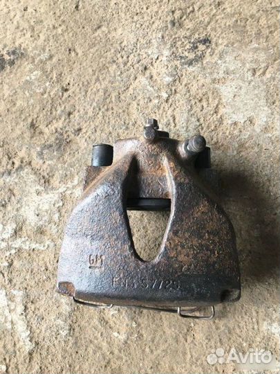 Суппорт передний Saab