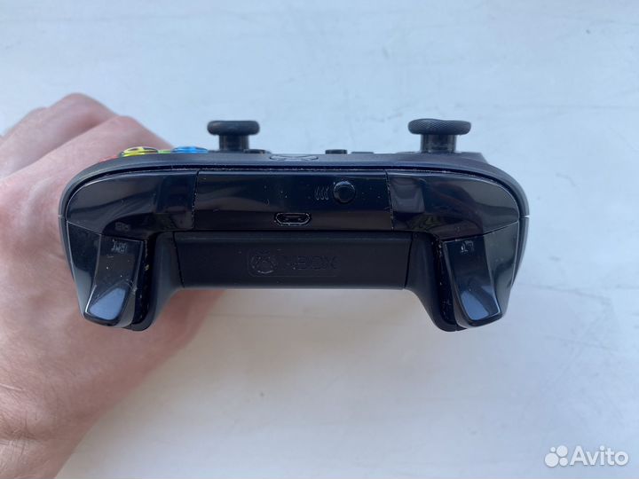 Геймпад с аккумулятором Microsoft Xbox Wireless