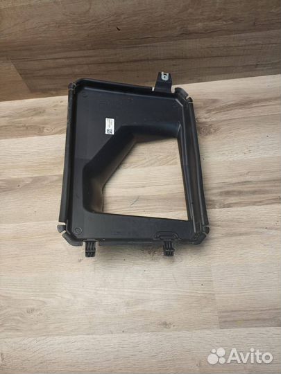 Воздуховод дополнительного радиатора BMW X7 G07