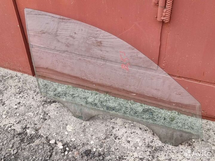 Стекло передней правой двери Пассат Б-5+