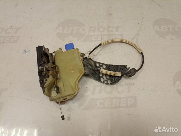 Замок двери задний левый Volkswagen Touareg 7L