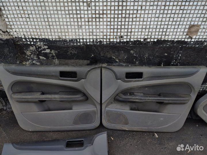 Обшивка двери Ford Focus 2 2007-2011