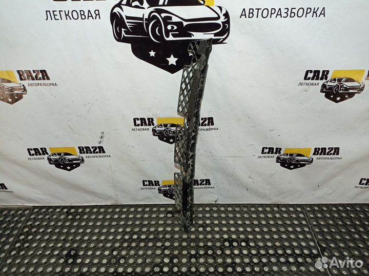 Направляющая заднего бампера Volkswagen Passat