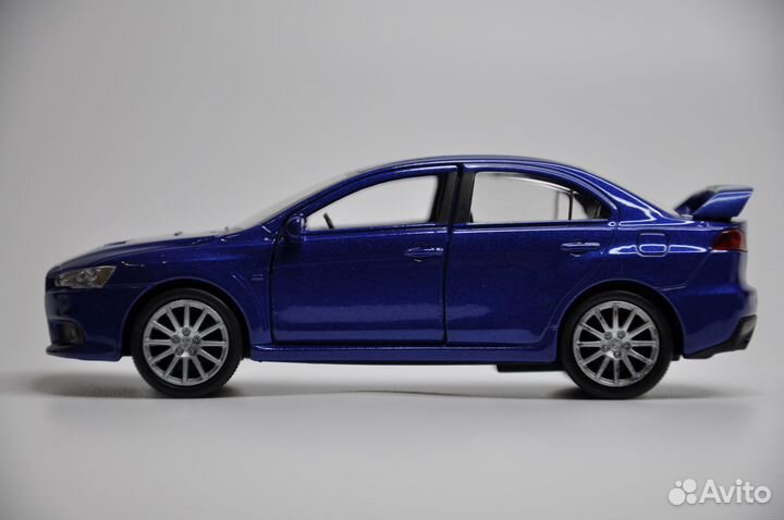 Модель автомобиля Mitsubishi Lancer X металл