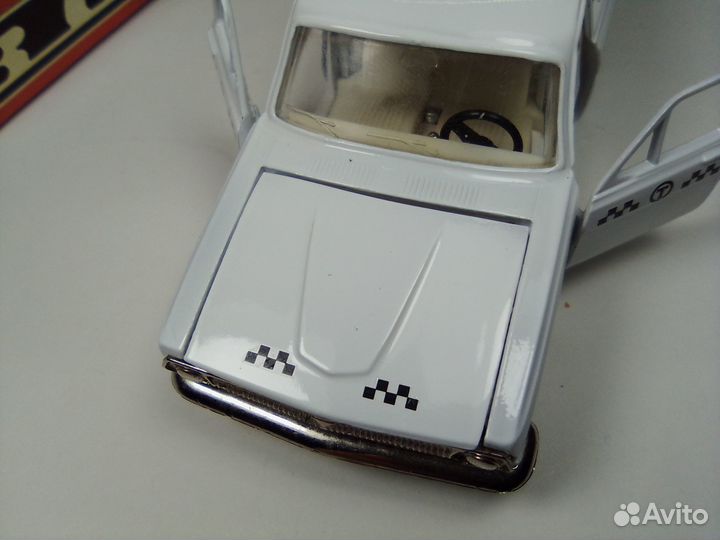 Волга газ-24 белое такси, раритет начала 90х 1:43