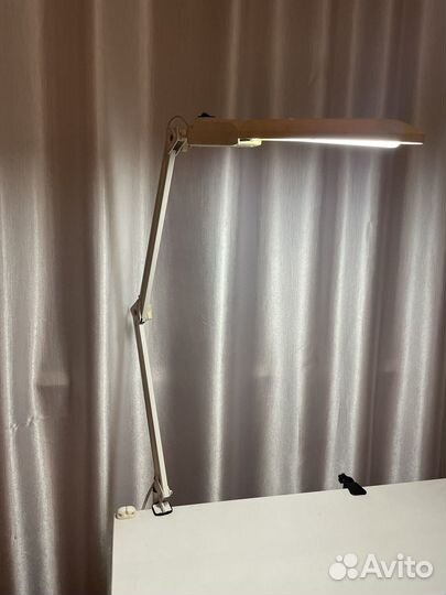 Настольная лампа