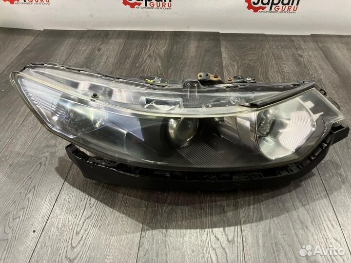 Фара ксеноновая передняя правая Honda Accord 8