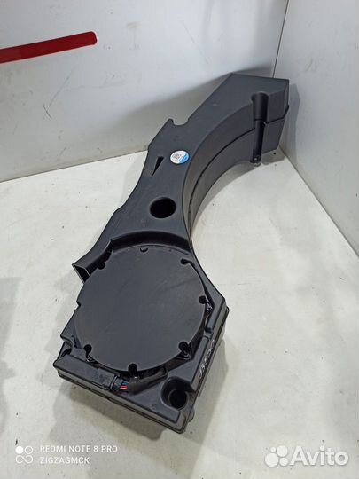 Сабвуфер (Audi Q8)