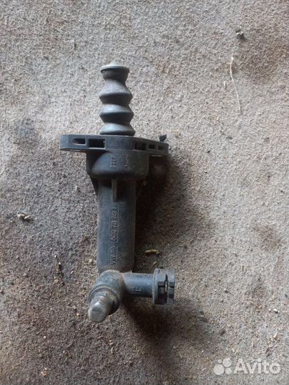 Главный цилиндр сцепления Volkswagen Polo